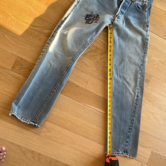 Vintage Blue Relaxed Jeans with Embroidered Detail - Picture 3 of 11